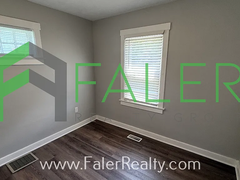 1047 W Dorothy Ln — Photo 8