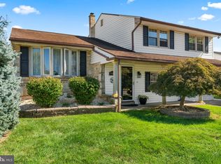 9987 Hardy Rd, Philadelphia, PA 19115