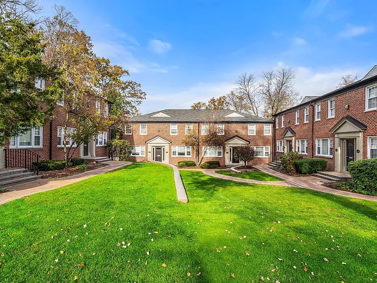 Towne Gardens Townhomes — Photo 31