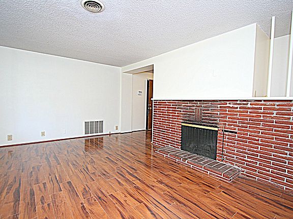 4th image of 3233 NE 87th St