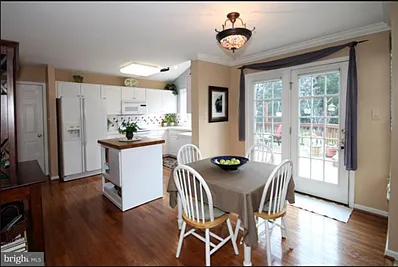 3 bed, 3.5 bath, 2667 sqft, $4,600 — Photo 2
