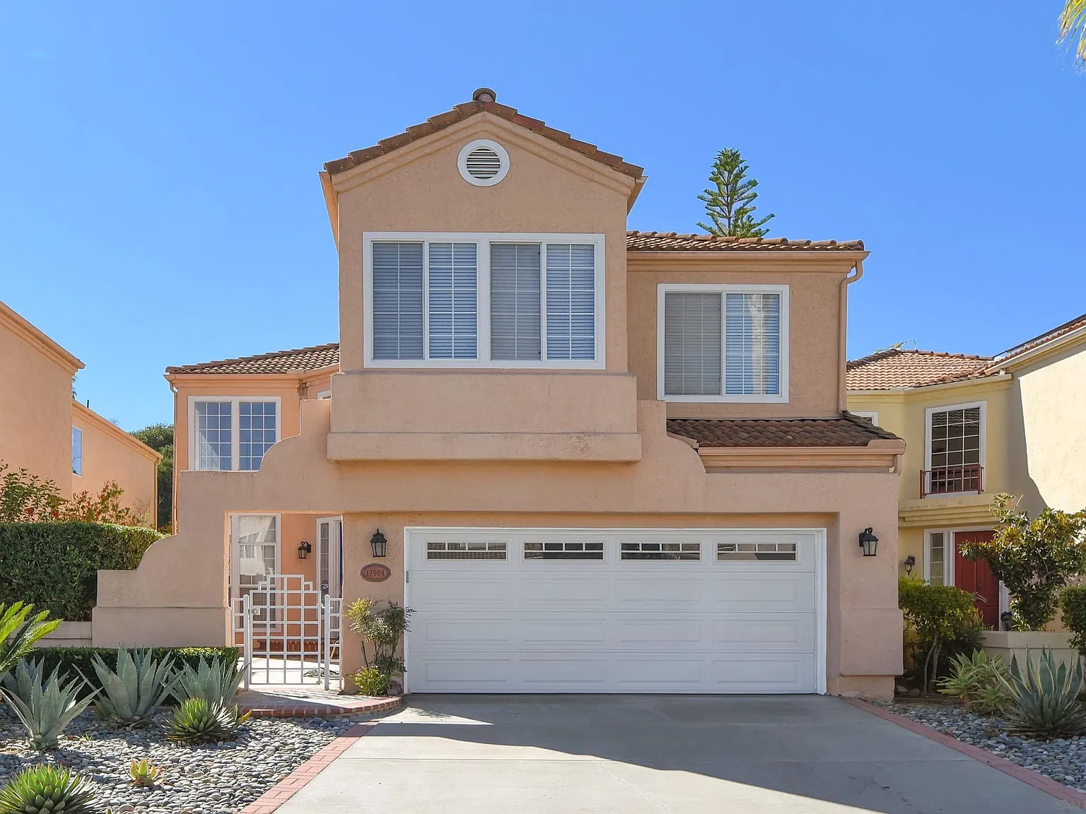 3 bed, 2.5 bath, 2281 sqft, $5,500 — Photo 2