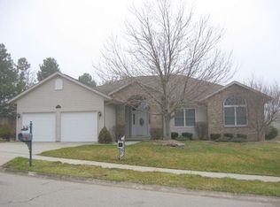 3530 N Woodridge Dr, Decatur, IL 62526