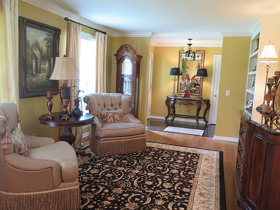 2nd image of 368 Willow Bough Ln
