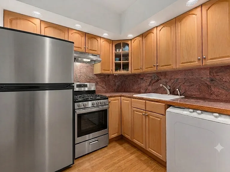 220 E 82nd St #2RW — Photo 3