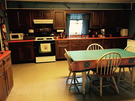 Large Eat-in Kitchen