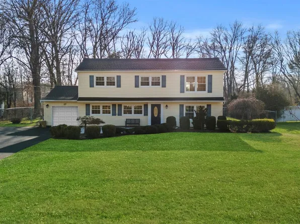 27 Greenleaf Dr, Manalapan, NJ 07726