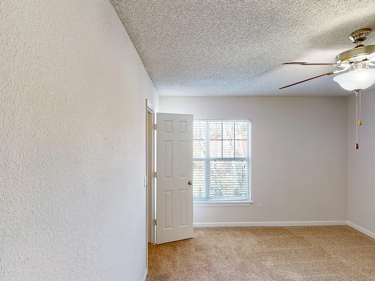 Altamira Place Apartment Homes — Photo 123
