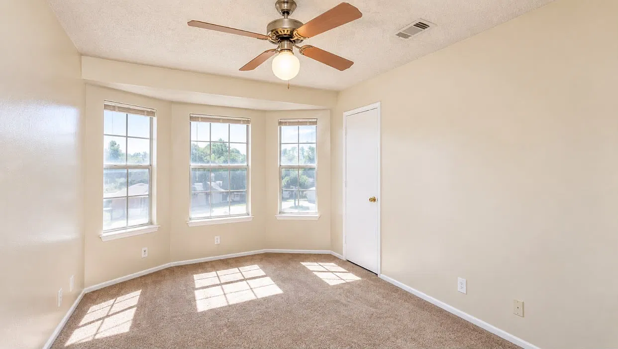 2 bed, 2.5 bath, 1023 sqft, $1,325 — Photo 2