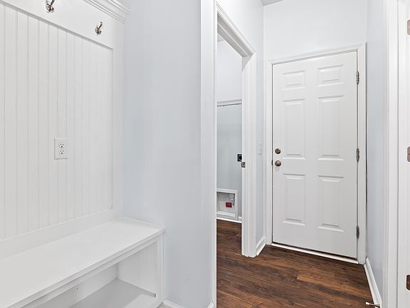 (L) Laundry Room, (M) Garage, (R) 
Half-Bath