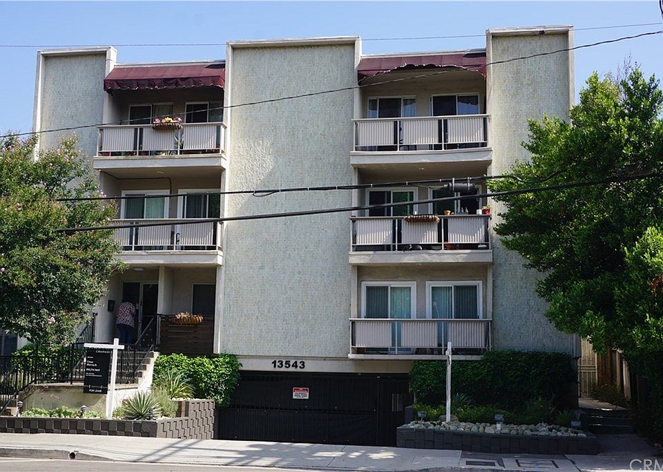1st image of 13543 Moorpark St APT 14