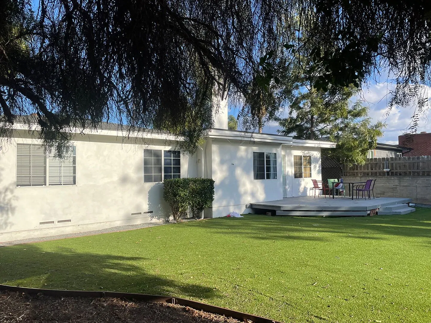 Great Views! Large 5 Bed 2 Bath House with a Quick Walk to Campus!! — Photo 4
