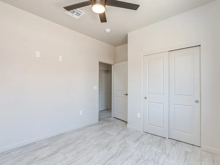 175 W Adams St #1 — Photo 11