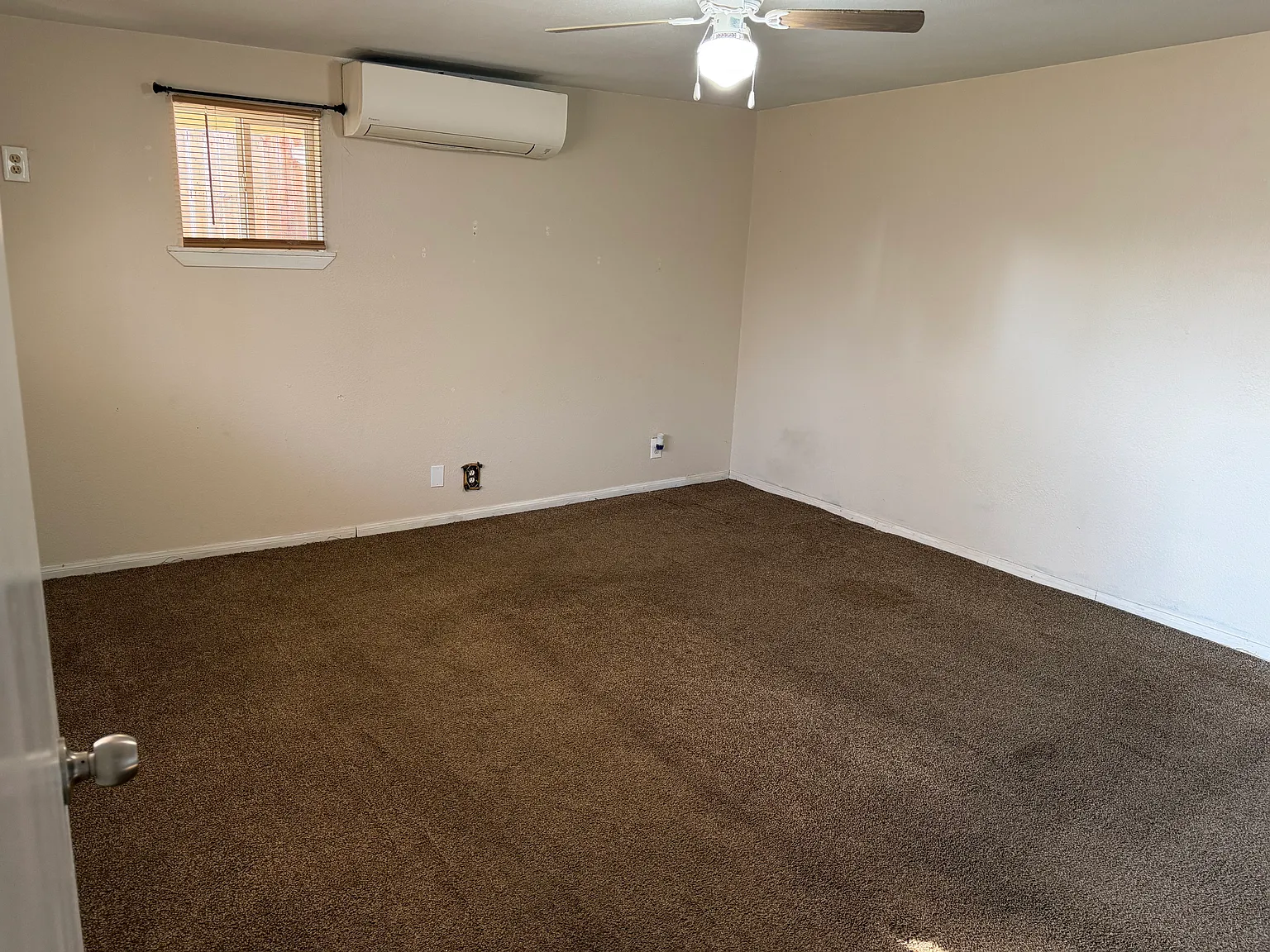 5 bed, 1965 sqft, $900 — Photo 1