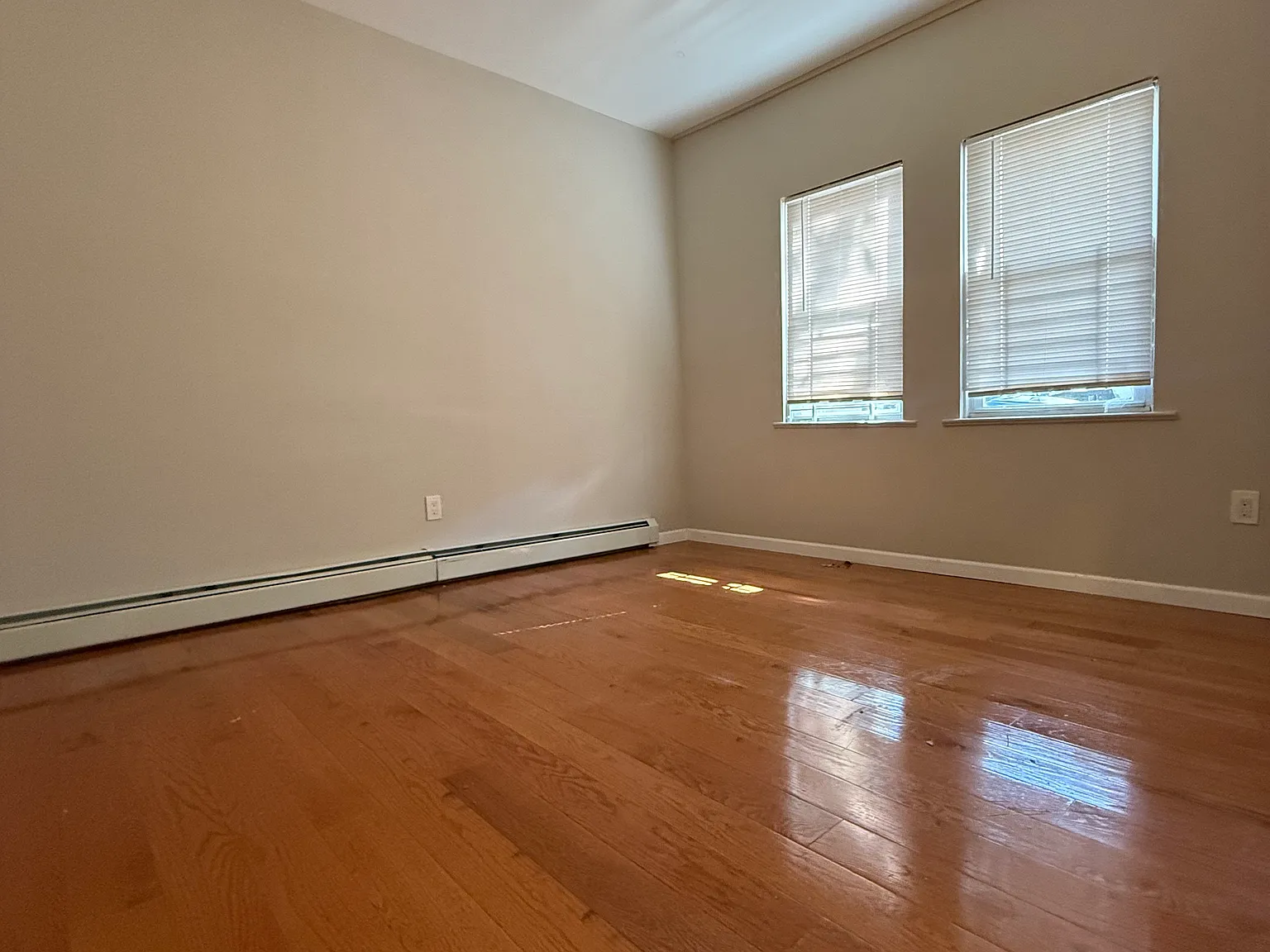 1 bed, 1200 sqft, $3,420 — Photo 2