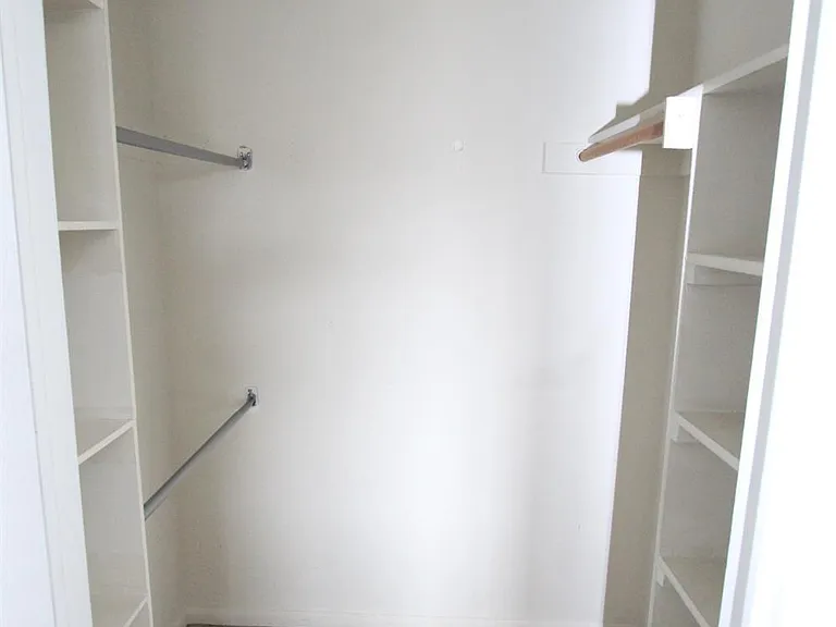 5015 Ravens Crest Dr — Photo 18