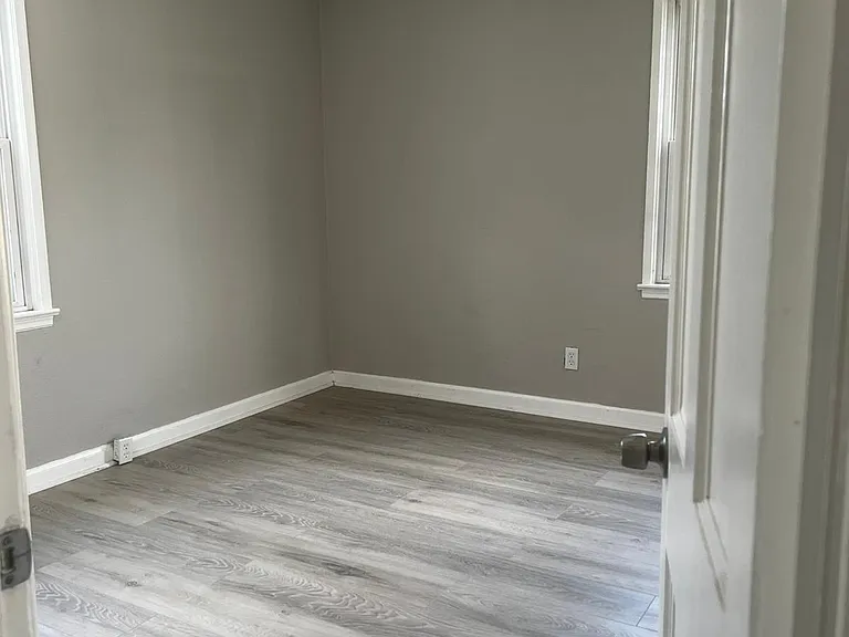 7447 Jenwood Ave — Photo 6