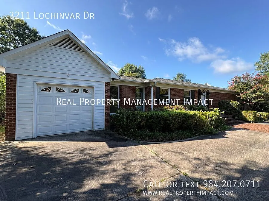 2 Bed/2 Bath Brick Ranch in Durham's Lochn'ora Neighborhood Minutes from Duke — Photo 4