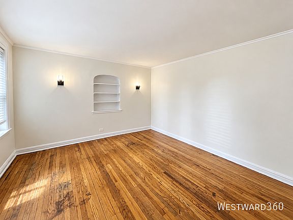 2nd image of 1626 W Sherwin Ave APT 1N