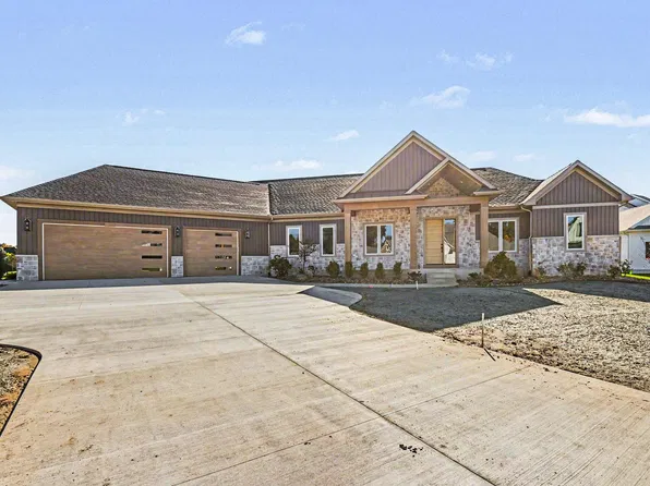 18416 Donegal Dr, South Bend, IN 46637