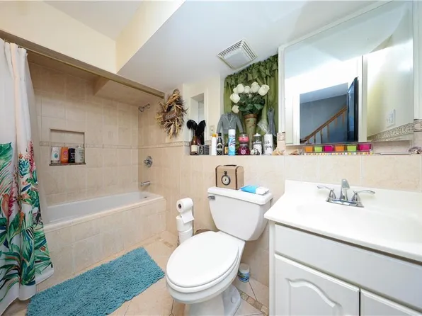 32 Belair Lane image 19 of 37