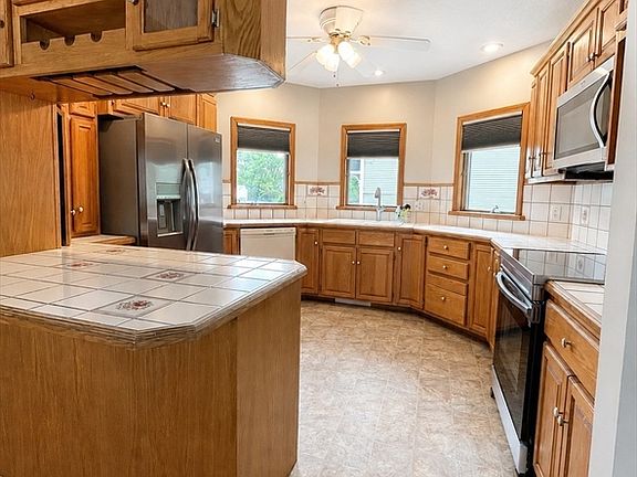 4th image of 44 Pine Hill Rd