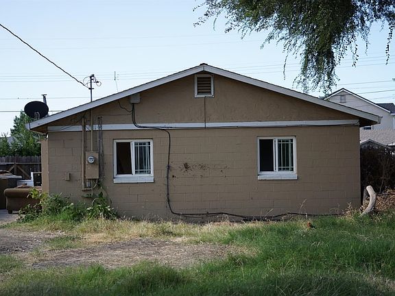 3rd image of 2707 Yreka Ave