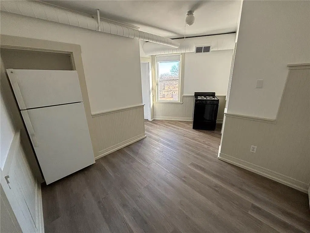 251 Cottage St — Photo 4