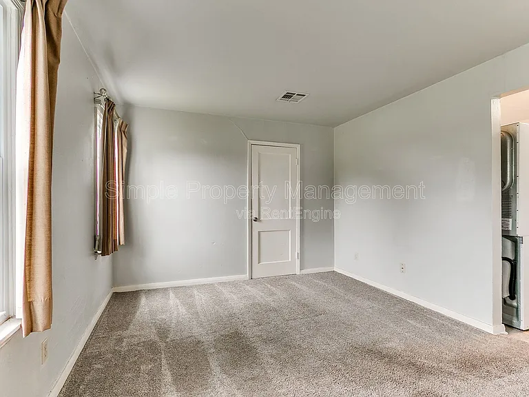 810 N Marshall Dr — Photo 3