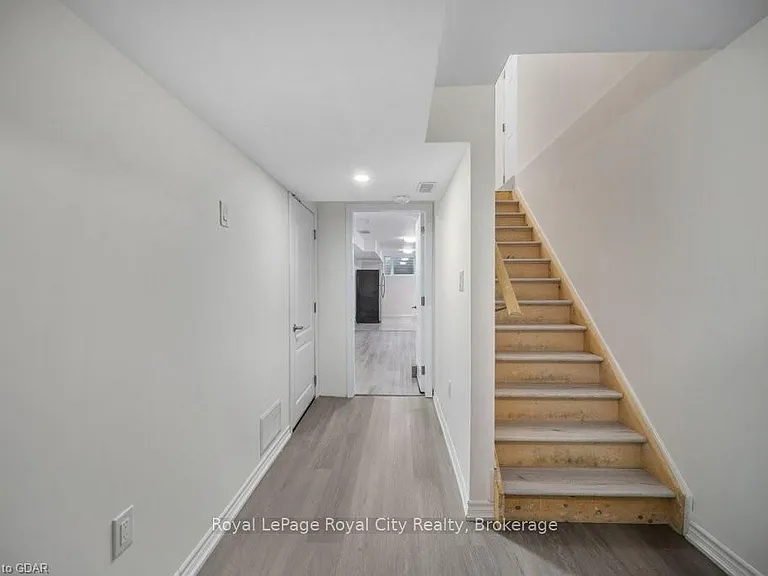 78 Couling Cres — Photo 2