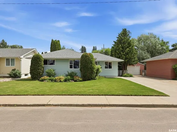 2221 Munroe AVENUE S, Saskatoon, SK S7J 1S2