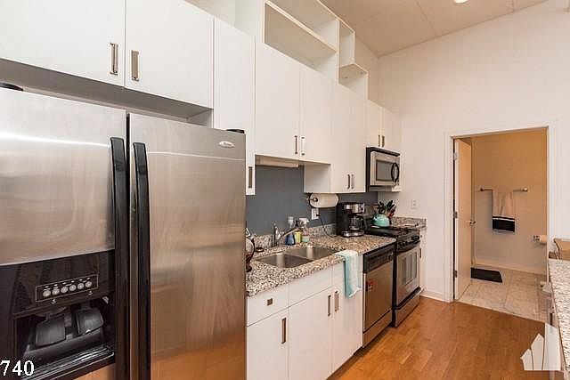1st image of 740 W Fulton St #1327