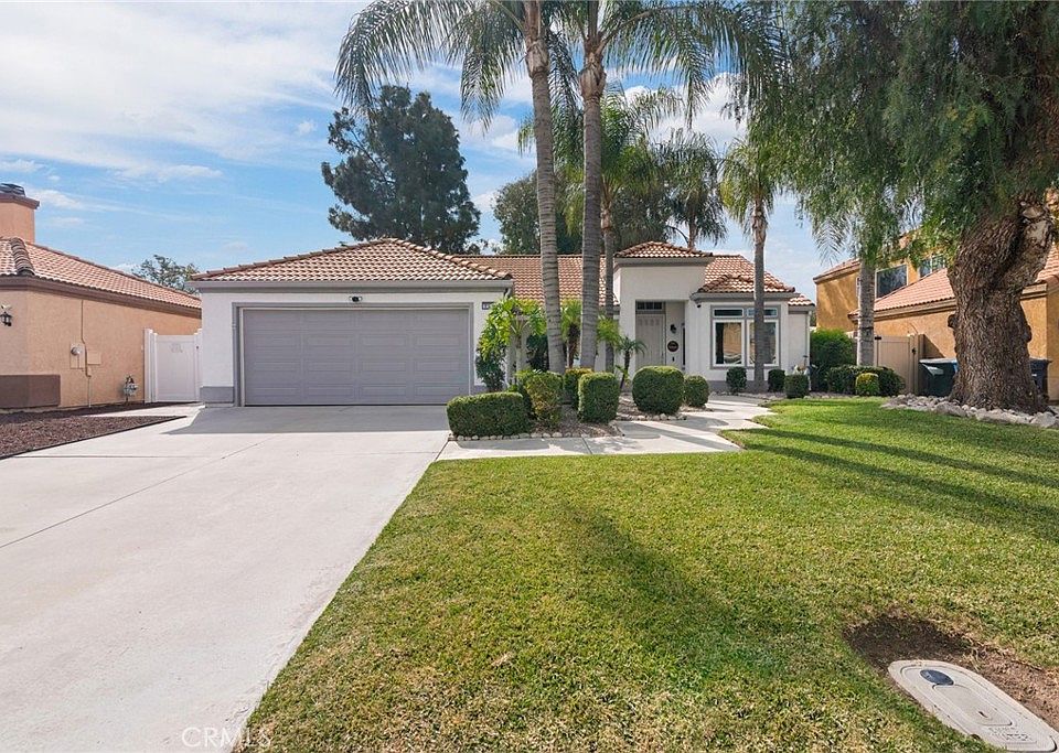 1st image of 705 Fuchsia Ln