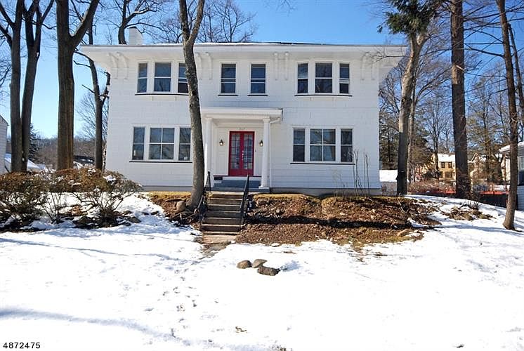 1st image of 267 Gregory Ave