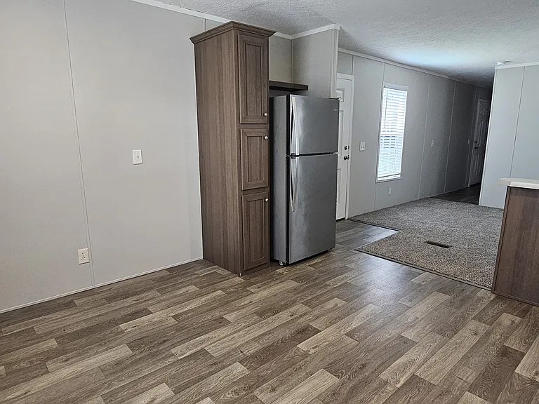 131 Redwood — Photo 3