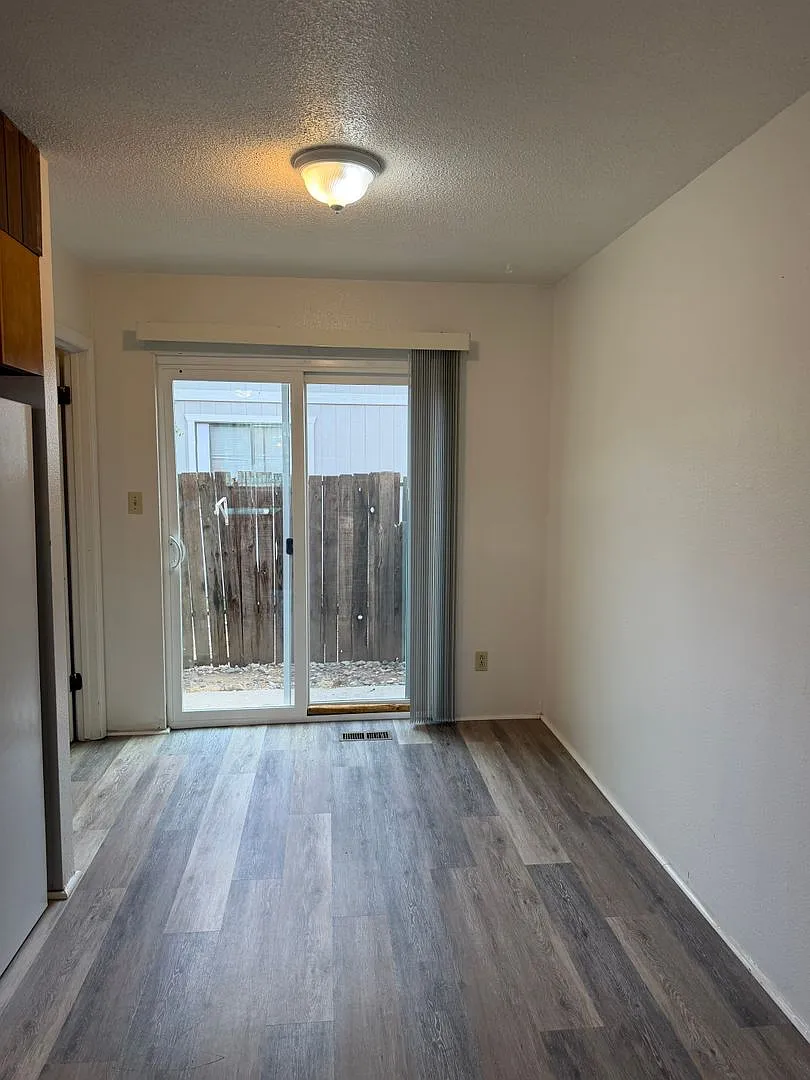 2 Bed 1 Bath Townhouse in Clifton — Photo 4