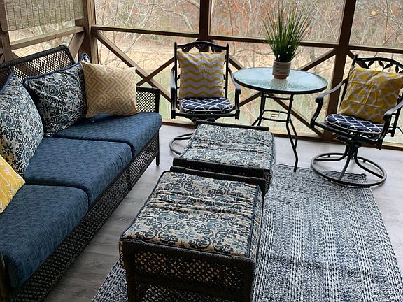 Screened porch overlooking Lake Cumberland