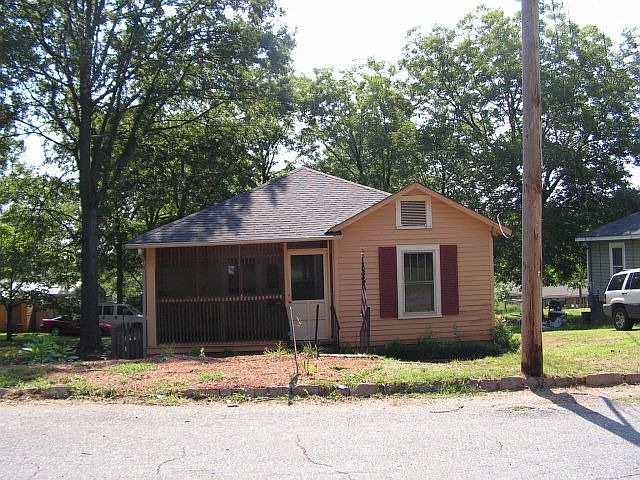 1st image of 210 N Carpenter St