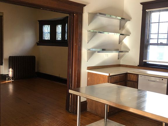 3rd image of 1321 6th St SE APT 1