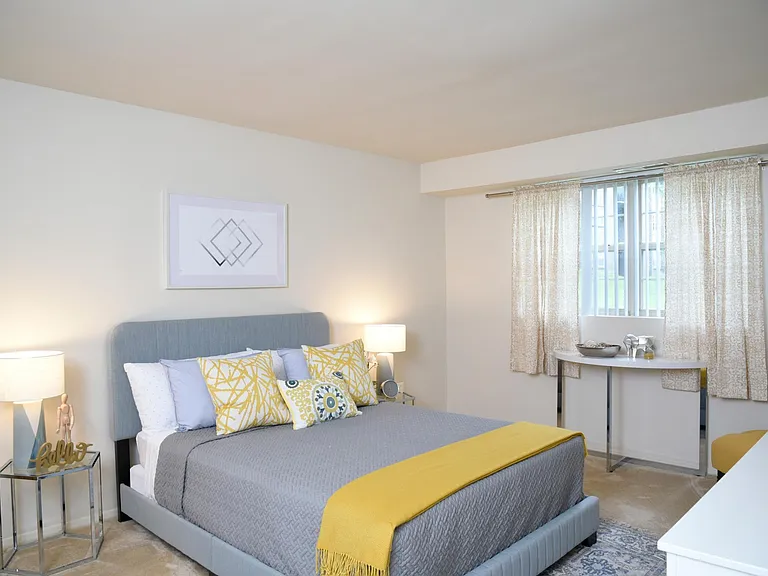 Deer Park Apartments — Photo 9