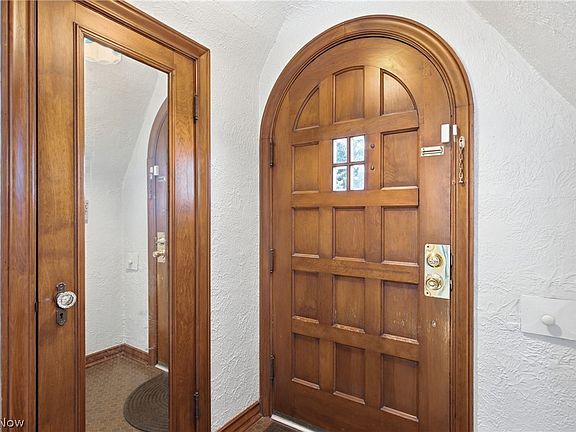 3rd image of 8005 Dresden Ave