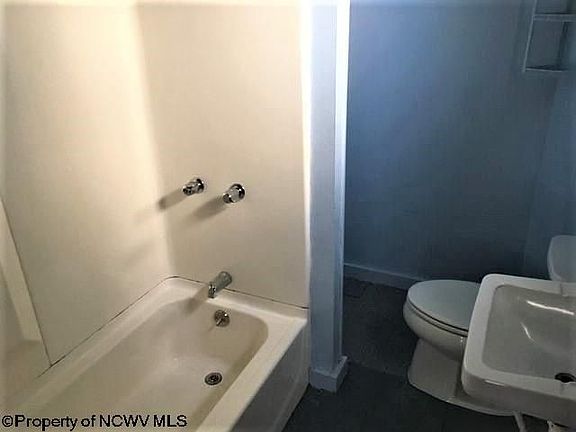 5th image of 227 Green St #B