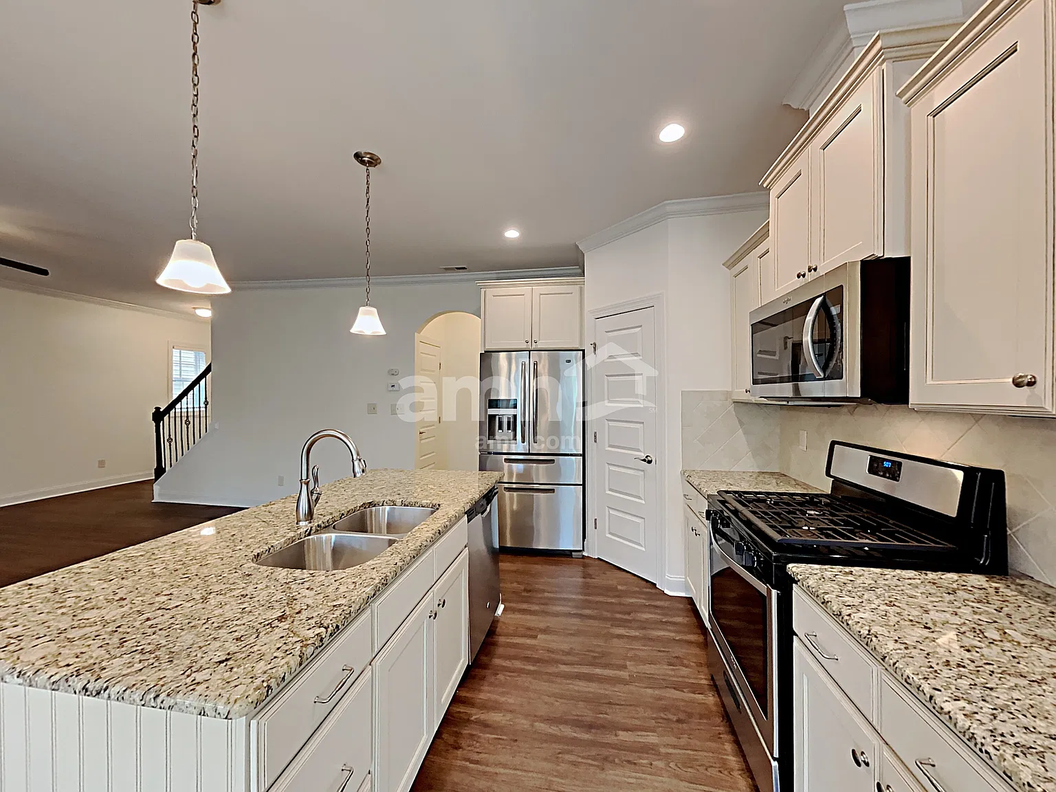 4 bed, 3.0 bath, 2226 sqft, $2,335 — Photo 4