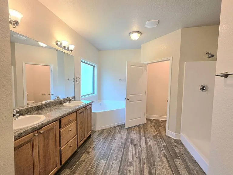 5297 Parkside Dr — Photo 8