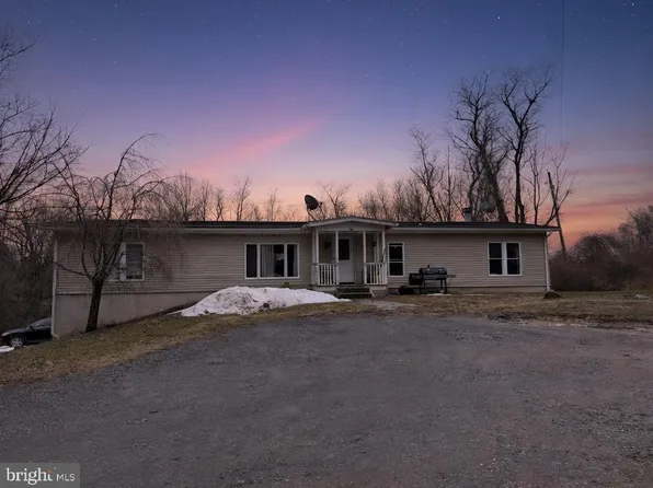 354 Blue Rocks Rd, Lenhartsville, PA 19534