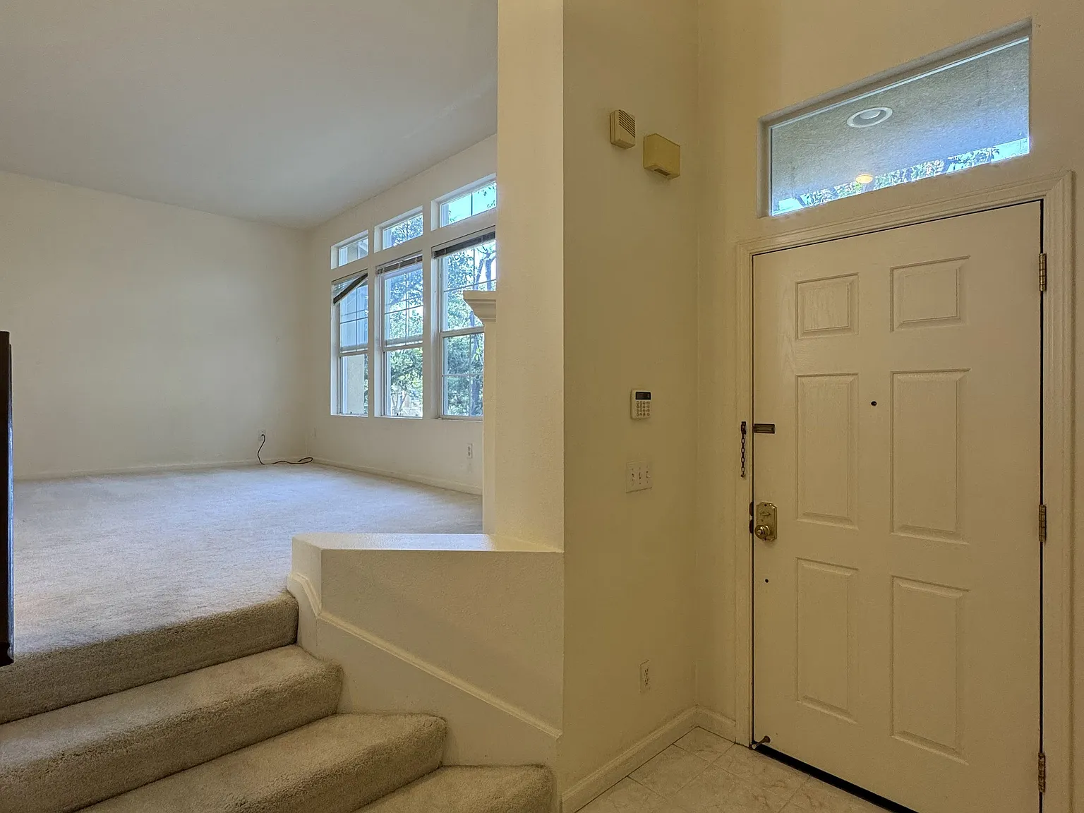 3 bed, 2.5 bath, 1638 sqft, $3,900 — Photo 2