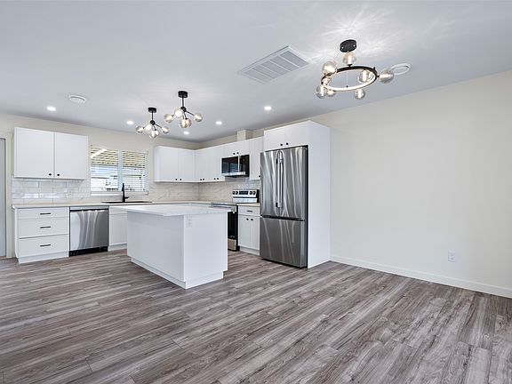 4th image of 1650 Centennial Dr