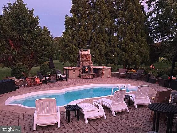 2nd image of 204 Hunters Ridge Rd
