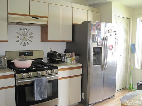 2nd image of 329 Wycoff Way W