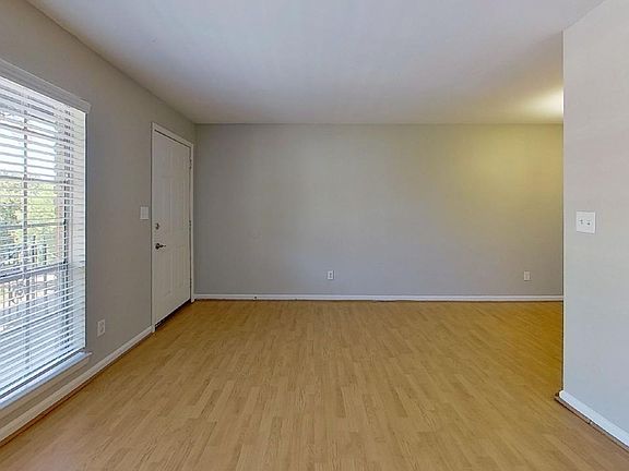 5th image of 2964 Rhodes Cir #1
